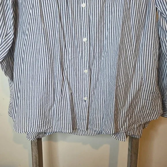 ⭐️40% Off⭐️ Old Navy The Classic Shirt in  Blue Stripe - Picture 3 of 14